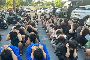 HCMC police forge steel shield to eradicate drug crimes across city