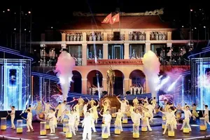 A vibrant outdoor traditional art performance taking place in HCMC (Photo: SGGP)