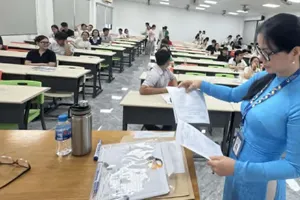 Candidates participating in the second round of the 2026 V-ACT at IUH testing site (Photo: SGGP)