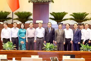 Prime Minister Le Minh Hung and National Assembly Chairman Tran Thanh Man, alongside deputies from the HCMC National Assembly Delegation, are attending the debate session on the draft Law on Urban Development on the morning of August 11 (Photo: SGGP)