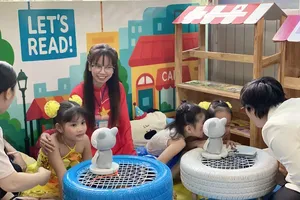 A smart interactive robot utilizing AI to thoroughly answer children’s questions