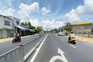 Ba Tieng Canal in An Lac Ward is currently undergoing renovations combined with road expansion works (Photo: SGGP/Hoang Kim)