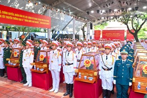 Performing the ritual of escorting martyrs’ remains back to the HCMC Martyrs’ Cemetery during the final rehearsal (Photo: SGGP/Manh Thang)