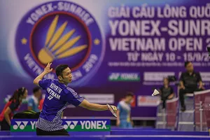 Tay vợt số 1 Việt Nam Nguyễn Tiến Minh thắng nhanh Thomas Rouxel (Pháp) với tỷ số 2-0 ở ngày thi đấu đầu tiên. Ảnh: Dũng Phương