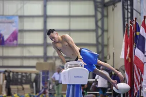 Lê Thanh Tùng với bài tập nhảy chóng. Ảnh: Dũng Phương