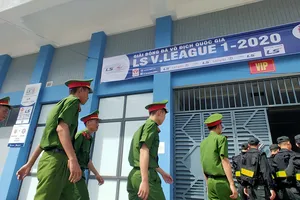 Sân Hà Tĩnh tăng cường an ninh trước trận gặp Đà Nẵng. Ảnh: Dũng Phương