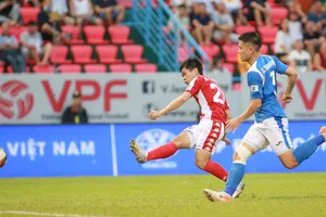 Tiền đạo Công Phượng liên tục ghi bàn giúp CLB TPHCM tạm dẫn đầu bảng tổng sắp. Ảnh: Minh Hoàng