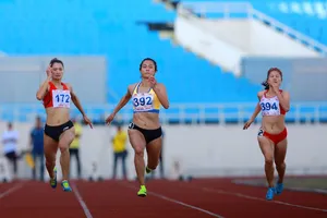 VĐV Lê Tú Chinh xuất sắc đoạt 5 HCV cho đoàn Thành phố. Ảnh: Minh Hoàng