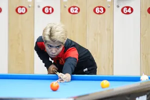 Cơ thủ Bích Trâm đánh bại cơ thủ hạng 7 thế giới, vô địch giải Billiards Carom 3 băng nữ HBSF năm 2024. Ảnh: Quỳnh Mai 