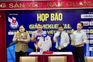 Giải Pickleball Hội Nhà báo Việt Nam 2026 - Trong buổi ra mắt áo đấu, cúp và huy chương. Ảnh: Quỳnh Mai