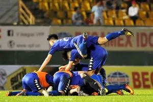 Niềm vui chiến thắng của các cầu thủ Becamex Bình Dương. Ảnh: NGUYỄN NHÂN