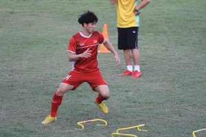 Ngày thứ 2 đội tuyển Việt Nam tại Lào: Bận rộn!