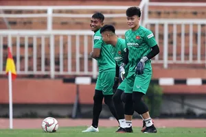 Trong khi thủ môn Eli NiÊ dính scandal tiêu cực, Tiến Dũng mất phong độ thì Văn Toản tiếp tục tỏa sáng trong khung thành Hải Phòng. Ảnh: DŨNG PHƯƠNG