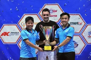 HLV Hector Souto và những thành viên BTC giải FI