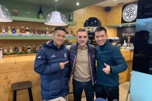 Đức Hòa gặp lại cựu HLV trưởng ĐT Futsal Việt Nam trong thời gian thi đấu tại Tây Ban Nha.