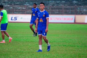 Minh Tuấn trên sân tập ngày 21-5. Ảnh: Viết Định