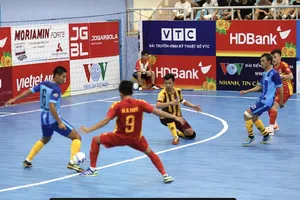 Kardiachain Sài Gòn thắng dễ Vietfootball. 