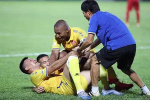 Nam Định cuối cùng đã "giải hạn" sau khi thay HLV. Ảnh: MINH HOÀNG