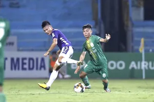 Văn Quyết lập cú đúp trong trận này. Ảnh: MINH HOÀNG 