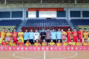 Đại diện nhà tài trợ bất ngờ đem niềm vui đến cho đội Kardiachain Sài Gòn