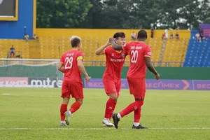 Toure ghi bàn mở tỷ số cho đội chủ nhà. Ảnh: BFC