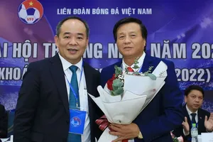Tân Phó chủ tịch VFF Lê Văn Thành (bên phải). Ảnh: MINH HOÀNG