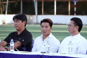 HLV Hoàng Anh Tuấn, Trần Minh Chiến cùng cựu tuyển thủ Nguyễn Quang Hải ở 1 sự kiện tại Nha Trang mới đây