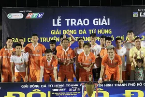 Vượt qua nhiều đối thủ mạnh, Bình Định giành Cúp vô địch đầu mùa. Ảnh: DŨNG PHƯƠNG 