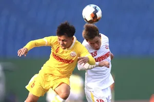 SLNA khởi đầu thuận lợi trước HAGL. Ảnh: DŨNG PHƯƠNG