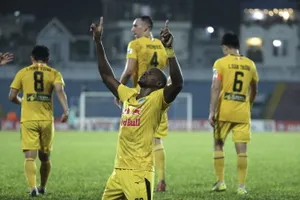 Washington tỏa sáng trong chiến thắng của HAGL trên sân Lạch Tray. Ảnh: MINH HOÀNG