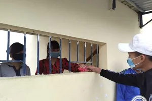 BTC sân Thanh Hoá tiến hành hoàn tiền lại cho khán giả đã mua vé trận Thanh Hóa - HAGL từ sáng 28-4