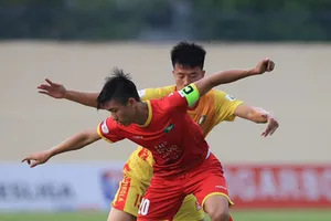 Văn Đức cùng đội SLNA cách ly 12 ngày 