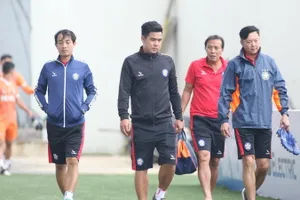 BHL đội Đà Nẵng có nhiều biến động giữa mùa bóng. Ảnh: FBNV