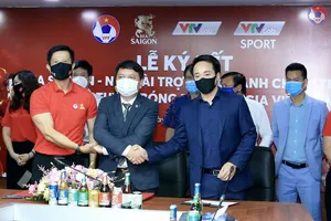 Đại diện VFF, Sabeco và VTVcab tại lễ ký kết