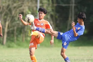 Đội trẻ Đà Nẵng trong trận đấu tập tại Đà Sơn. Ảnh: TỊNH ĐẾ