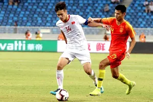 Hoàng Đức cùng các đồng đội quyết tâm cao trước trận đấu với Trung Quốc 