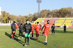 Các cầu thủ U22 Việt Nam tham quan, làm quen sân thi đấu Dolon Omurzakov vào ngày 25-10