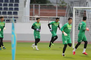 HLV Park Hang-seo giữ lại 4 thủ môn từ danh sách 30 cầu thủ sang Singapore