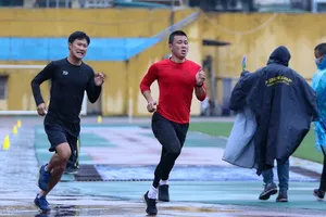 Các trọng tài tham dự kiểm tra thể lực chiều 20-2