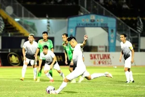 Bàn thắng quyết định của Khánh Hòa từ chấm phạt 11m của Hữu Khôi. Ảnh: HẢI VÕ