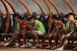 Cầu thủ CLB TPHCM thất vọng sau trận đấu. Ảnh: DŨNG PHƯƠNG