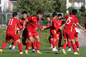 U23 Việt Nam thoải mái trên sân tập chiều 4-6