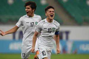 Thủ quân Jalolidinov với siêu phẩm ở phút 60 đưa đội chủ nhà vượt lên dẫn trước