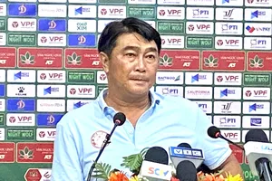 HLV Trần Minh Chiến. Ảnh: DŨNG PHƯƠNG 