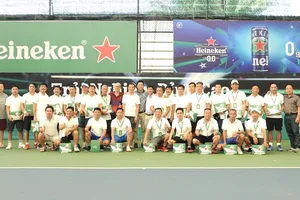 Các VĐV chụp ảnh lưu niệm trước giải đấu