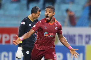 Rafaelson với cú hattrick vào lưới CLB Hà Nội ngay trên sân Hàng Đẫy