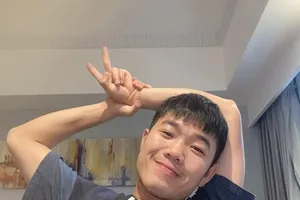 Xuân Trường chia sẻ dòng trạng thái "Ở trong phòng vui quá quý vị ơi"