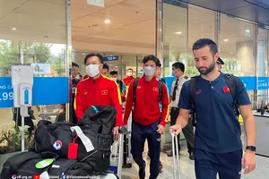 Đội tuyển futsal Việt Nam tại sân bay Tân Sơn Nhất chiều 6-10