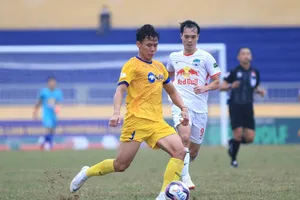 Quế Ngọc Hải cùng SLNA giành trọn 3 điểm trên sân Pleiku