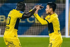 Quang Hải vào sân ở cuối trận đấu với Amecy